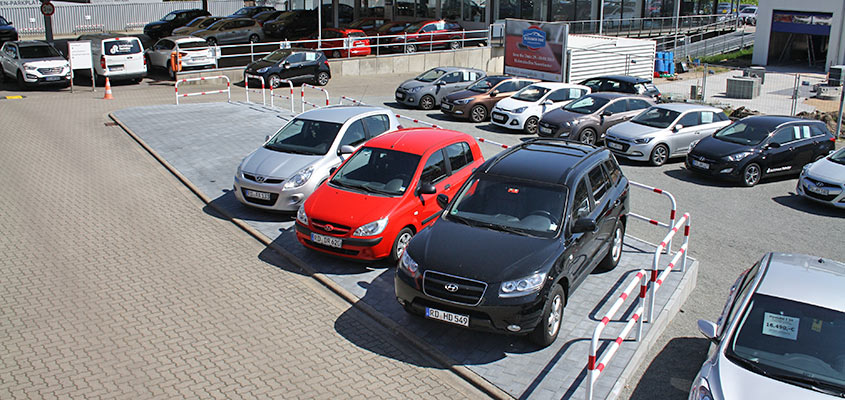 Neuer Kundenparkplatz beim Autohaus Rehder 