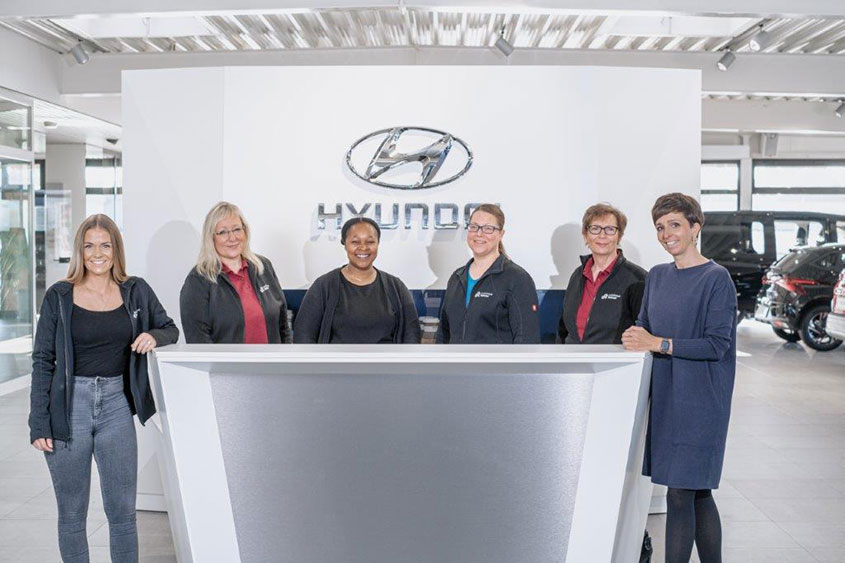 Unsere "Brücke" – der geballte Charme, von links: Melanie Schween, Sabine Lüthje, Nwabisa Tlolane, Nadine Reimers, Susanne Schulz und Irina Rehder