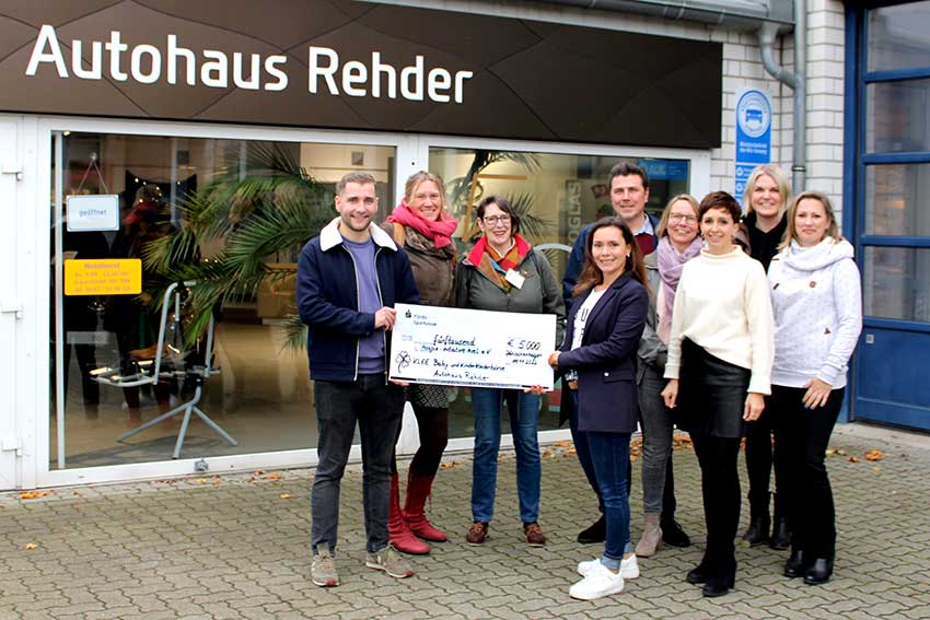 SPENDENÜBERGABE AN KLEE 20022