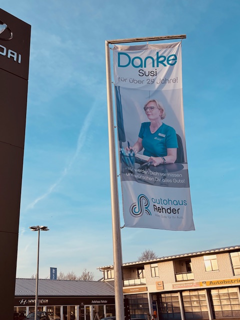 Fahne am Autohaus - Danke Susi